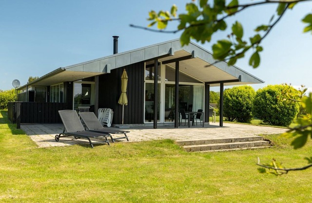 "Erlinda" - 600m from the sea by Interhome