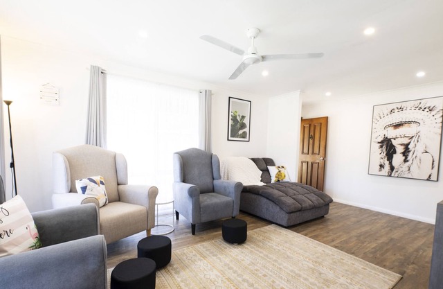 Errol Cottage: forest to the sea