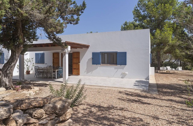 Es Lliri Blanc - Four Bedroom Chalet, Sleeps 8