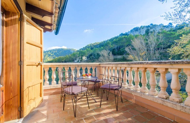 ES VINT I NOU - Chalet for 6 people in LLUC.