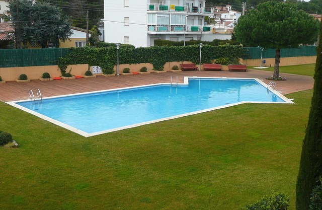 Escala Duplex 8 P in a luxury residence! Swimming pool, BBQ, games, parking, airco
