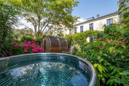Escale Rochelaise, gîte urbain avec SPA bain nordique et sauna tonneau
