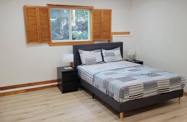 Escape in the Mountain Hideaway - Pet friendly, Stay Long Term