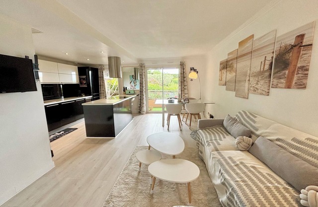 escape to Le Cannet 3 room sea view