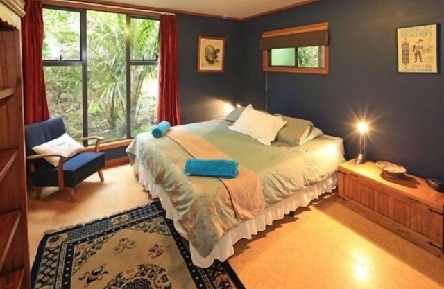 Escape Waiheke, Large holiday house