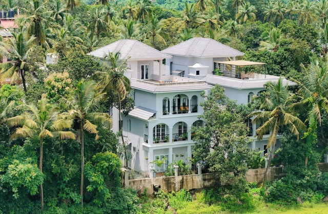 Esh Cottages Birch | Hillside 4-BHK Hideaway With Lush Garden, Common Pool, & Gaming Zone