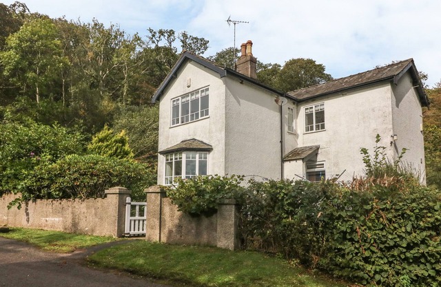 ESKHOLME LODGE, pet friendly, with open fire in Eskdale Green
