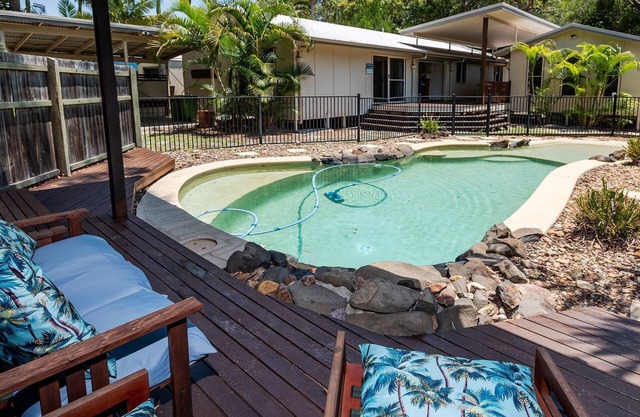 Esprit House - Rainbow Shores. Swimming pool, walk to beach.
