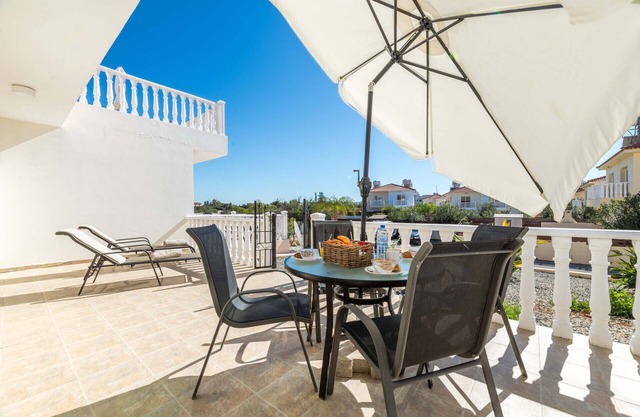 Estelle Suite - Steps from the Beach