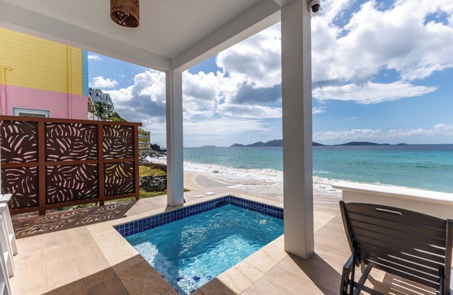 ETTA BEACH VILLA - Chic new luxury beachfront apartment with pool