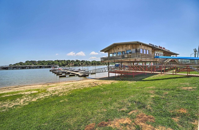 Eufaula Retreat w/Lake Views: Walk to Marina