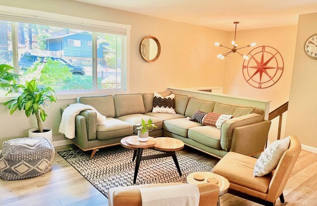 Eugene · Stylish Comfort | Quiet SE Area | Walk to Trails