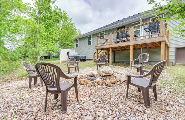 Eureka Springs Family Home - 1/2 Mi to Marina!