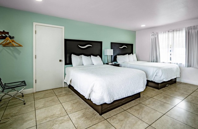 Everglades City Motel - Queen Room, 2 Beds, Kitchenette and Back Door