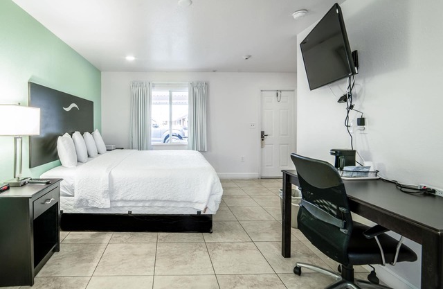 Everglades City Motel - King Hotel Room