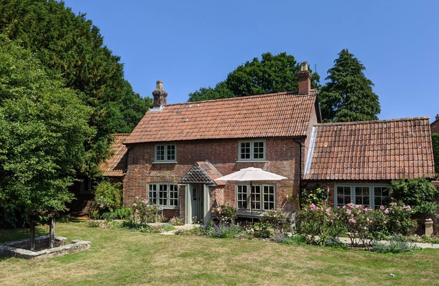 Evergreen - A charming & historic cobb cottage