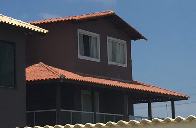 Excellent 3-storey house on the beachfront. Side view