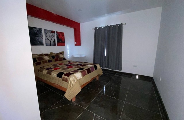 Excellent downtown apartment, total privacy.