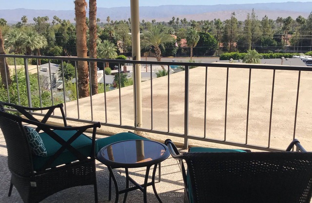 Excellent location, beautiful view. Pool and Jacuzzi just a few stairs away.