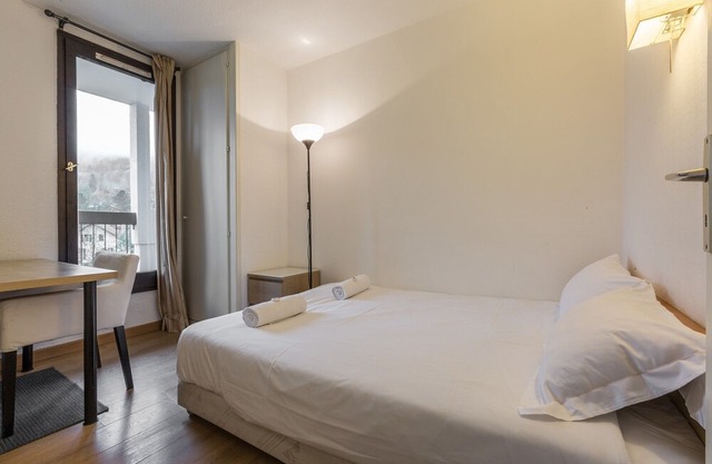 Excellent value for money, Balme 3b is a modern 2 bedroom apartment located in Chamonix Sud.