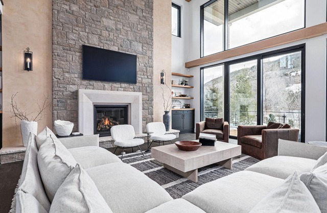Exceptional Summer Escape Steps To Georgian Bay Beach and a Pool!