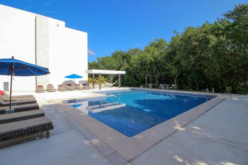 Exceptional 2Story Penthouse with Hot Tub and Rooftop Terrace in Bahia Principe