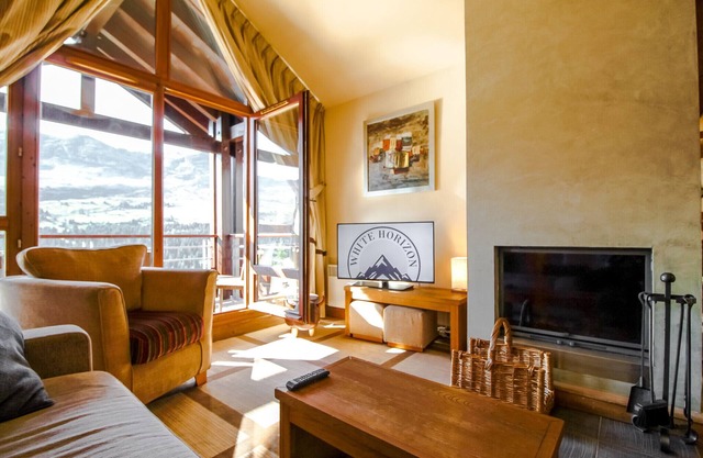 Exceptional 3-bed penthouse apartment with fireplaces and stunning views
