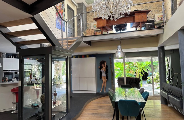 Exceptional 4-bedroom loft with pool near Montpellier and beaches