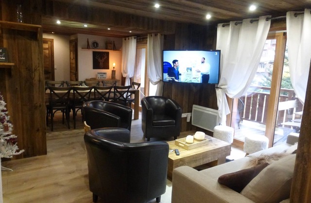 exceptional apartment 90m2 12 beds at the foot of a covered parking track