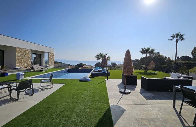 Exceptional contemporary 12+1 villa