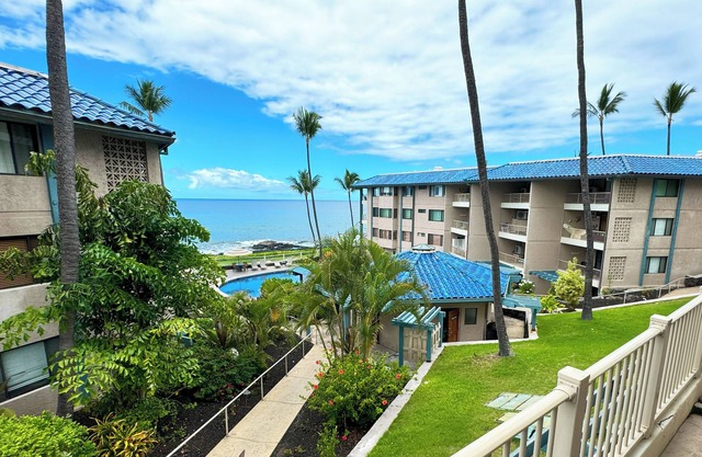 Exceptional Kona Reef Condo: Full AC, Oceanfront, Easy Walking Distance to Town