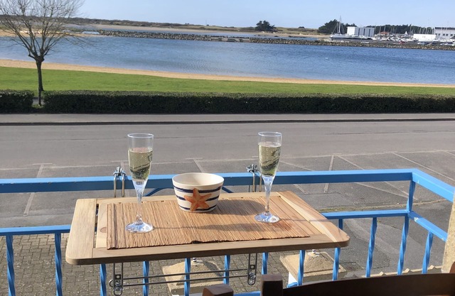 Exceptional seafront location