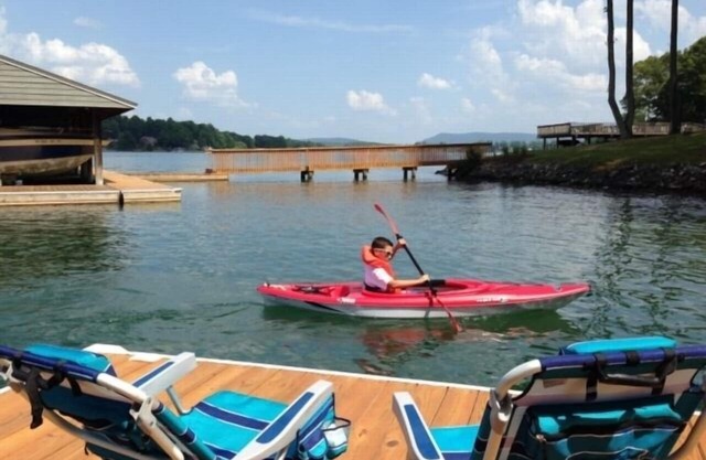 Exceptional townhome with Wifi, 2 kayaks, and amazing sunrises.
