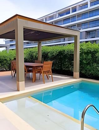 Exclusive Apartment, Private Pool and Beach Access