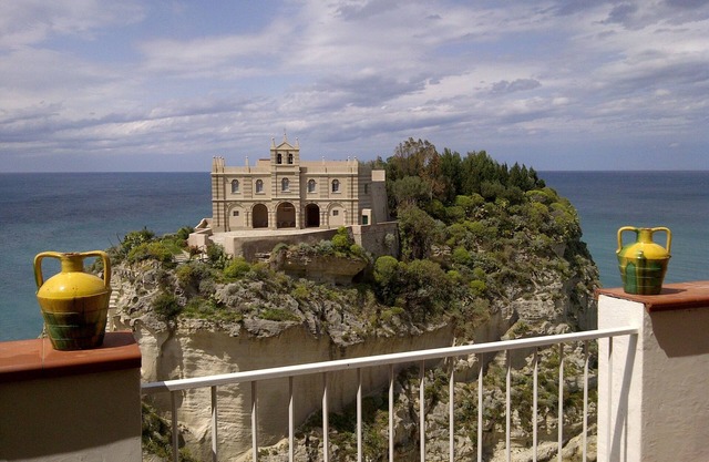 Exclusive Apartment in the old town overlooking the sea with private parking