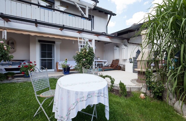 Exclusive apartment with garden and terrace on Lake Starnberg up to 4 people