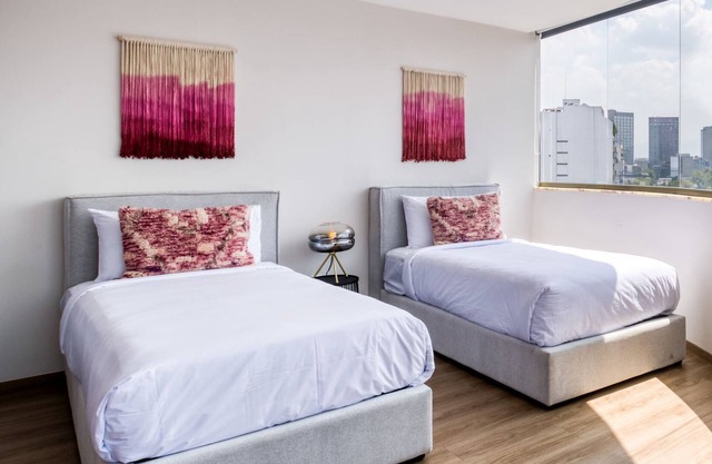 Exclusive Apt w/ Balcony | 2 Crazy Rooftops+Gym+B/Center