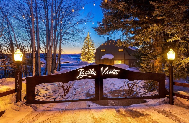 Exclusive Bella Vista Lodge - Private Grotto Hot Tub, Game Room, Slopeside Ski Storage