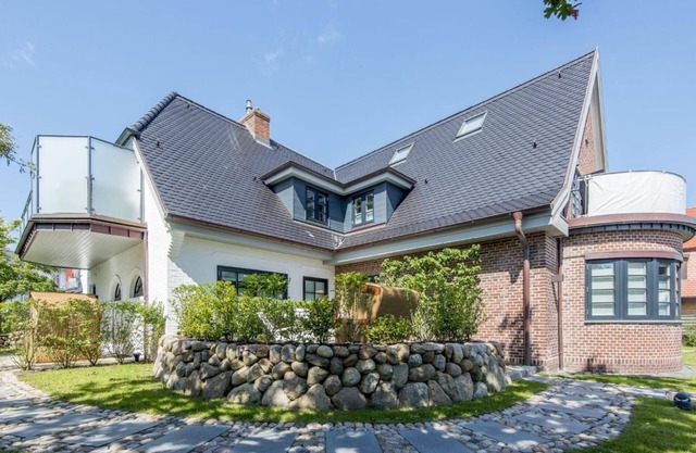 Exclusive. Full of character. Wellness. - Villa Maybach