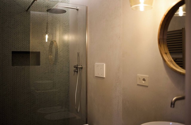 Exclusive Green Hospitality in strategic position with private saltwater pool