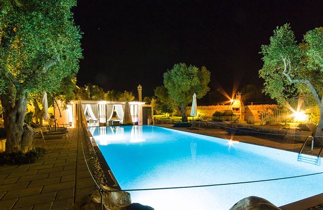 Exclusive masseria in Apulia with pool, jacuzzi, pajare, trulli m595