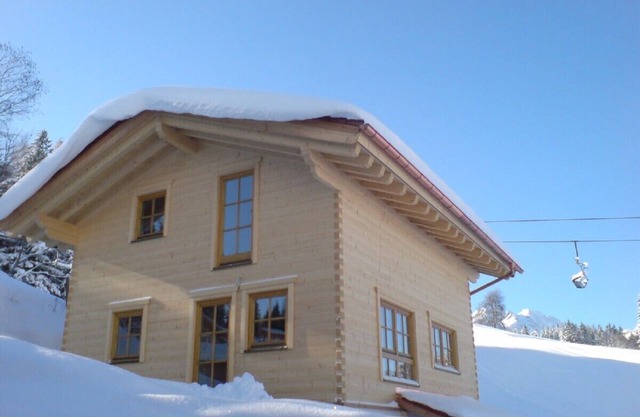 Exclusive log cabin - ski lodge, by the ski slopes, Zen-style design