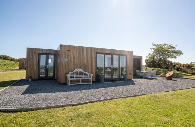 Exclusive Luxury Cabin with Hot Tub & Hill Views