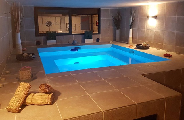 Exclusive luxury villa with private heated pool for 6 Pax