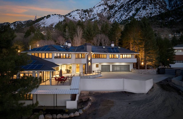 Exclusive Resort Escape: Heated Pool, Spa & Pickleball by RedAwning