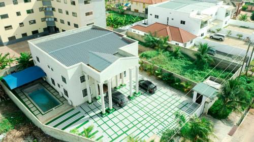 Exclusive Villa in 5-star, 3-Bed Hideout, Private Pool,Wifi-in East Legon, Accra