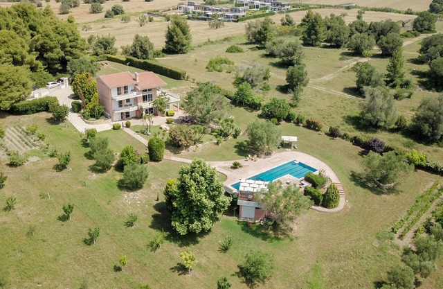Exclusive villa sani area