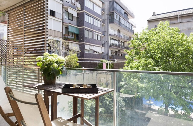 Executive Apartment for 6 Near Barcelona's center