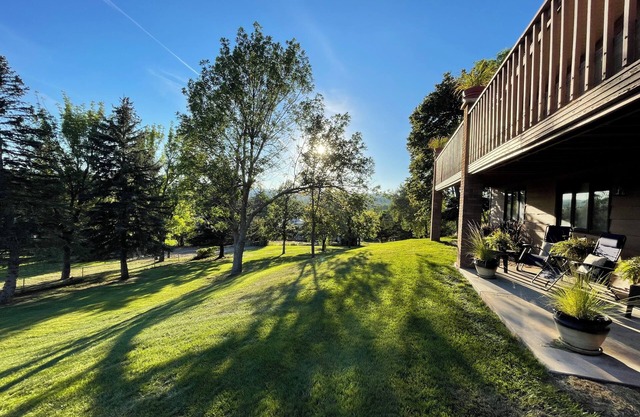 Executive Custom west side home, 10 minutes to downtown, 1 acre, in city limits