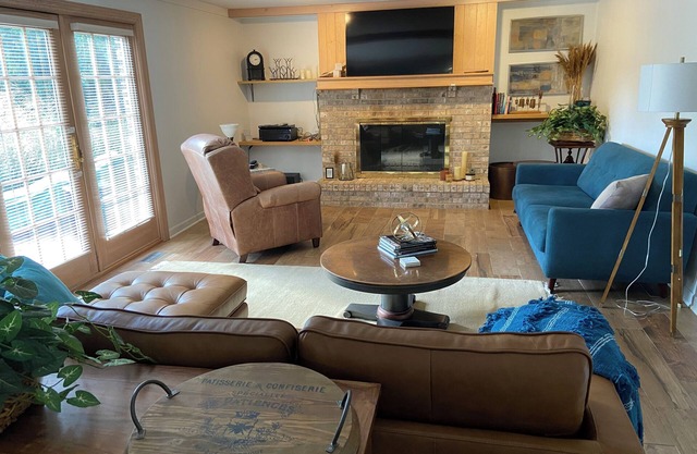 Executive Residence Corporate Corridor minutes from Naperville downtown